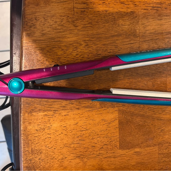 TIGI Blue and Pink Hair Styling Tool - Picture 3 of 4